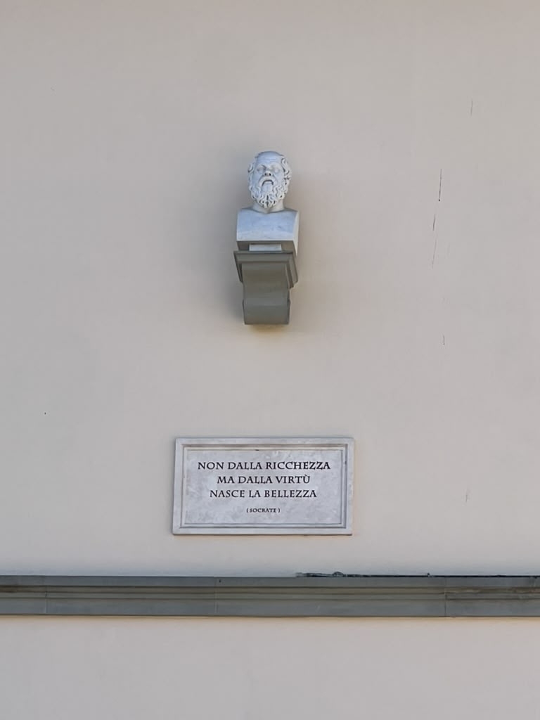 Non dalla ricchezza, ma dalla virtù nasce la bellezza (Socrate)